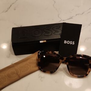 Boss Tortoise Pattern Sunglasses with Case